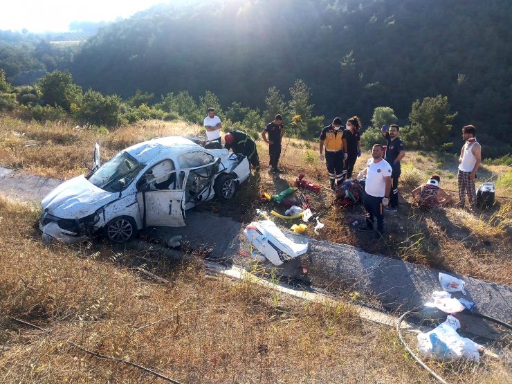 Otomobil şarampole yuvarlandı: Aynı aileden 3'ü ağır 5 yaralı