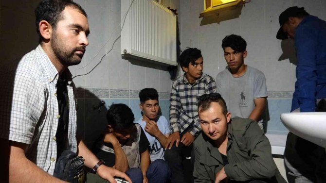 Polisten göçmen kaçakçılığı operasyonu