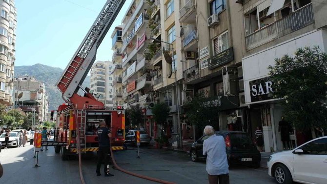 Prize takılı ev aletlerinden yangın çıktı