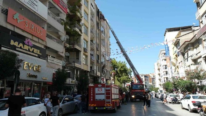 Prize takılı ev aletlerinden yangın çıktı