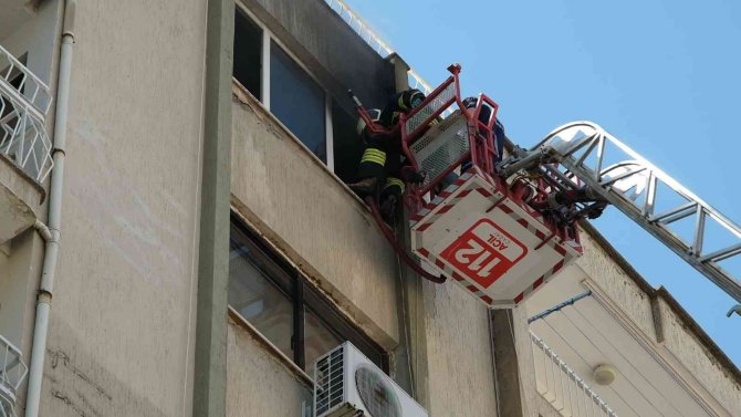 Prize takılı ev aletlerinden yangın çıktı