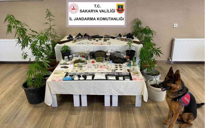 Ev değil sanki uyuşturucu imalathanesi, ele geçirilenler şaşırttı