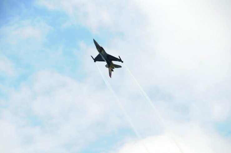 SOLOTÜRK'den gösteri uçuşu