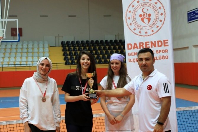 Tenis turnuvasında birinciler belli oldu