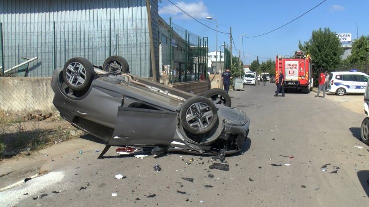 Tuzla'da kaza kamerada: Park halindeki otomobile çarpıp takla attı