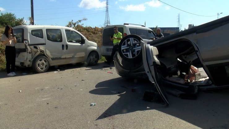 Tuzla'da kaza kamerada: Park halindeki otomobile çarpıp takla attı