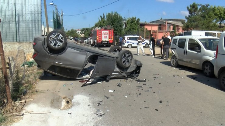 Tuzla'da kaza kamerada: Park halindeki otomobile çarpıp takla attı
