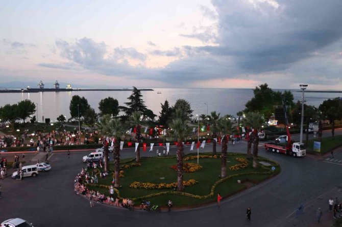 Yüzbinlerce kişinin beklendiği festivale katılım şoku