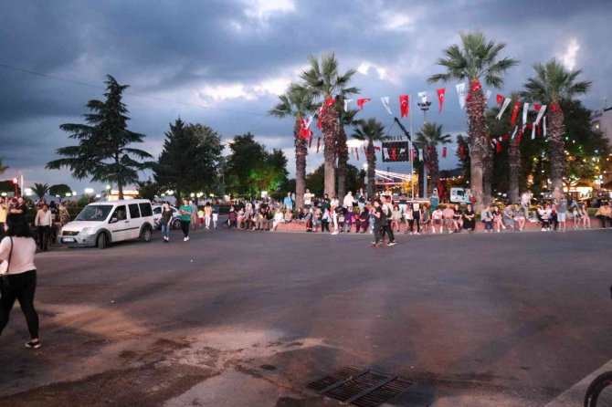 Yüzbinlerce kişinin beklendiği festivale katılım şoku