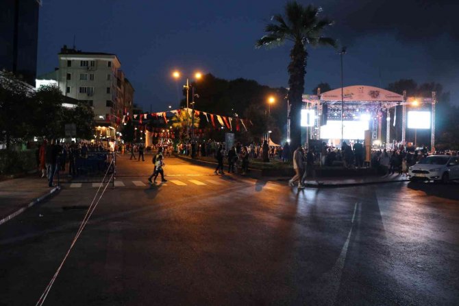 Yüzbinlerce kişinin beklendiği festivale katılım şoku