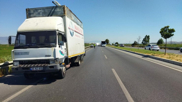 Yolcu minibüsü kamyonete çarptı: 10 yaralı