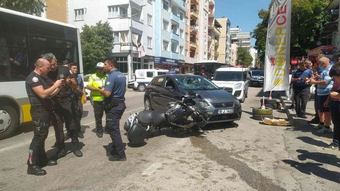 Yunus polisleri ile otomobil çarpıştı: 2 polis yaralandı