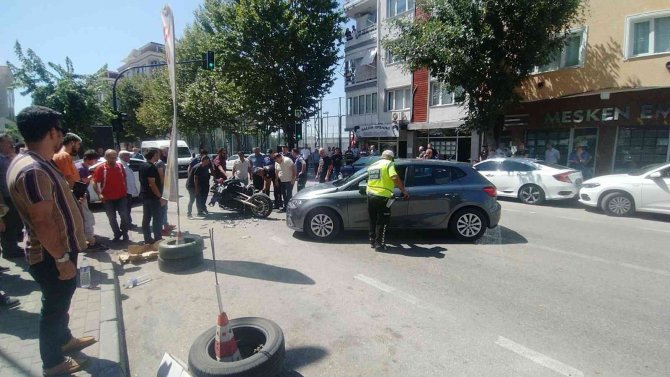 Yunus polisleri ile otomobil çarpıştı: 2 polis yaralandı