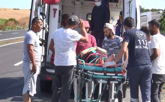 5 kişinin içerisinde bulunduğu otomobil şarampole devrildi