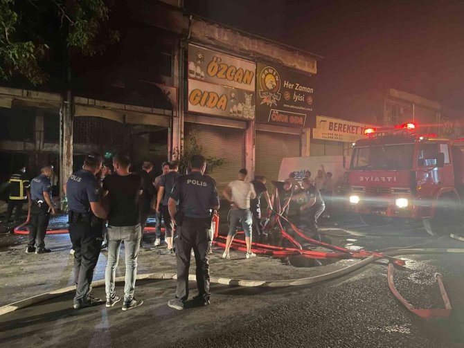 Ambalajcıda çıkan yangında iş yeri kullanılamaz hale geldi
