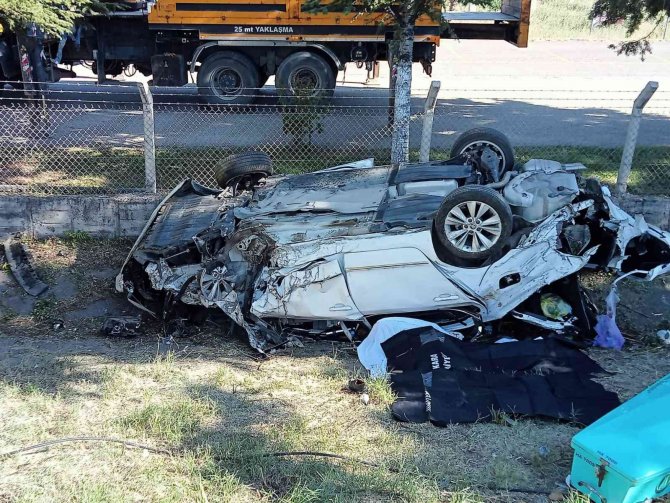 Anne ile çocuğu hayatını kaybetti, 4 kişi yaralandı