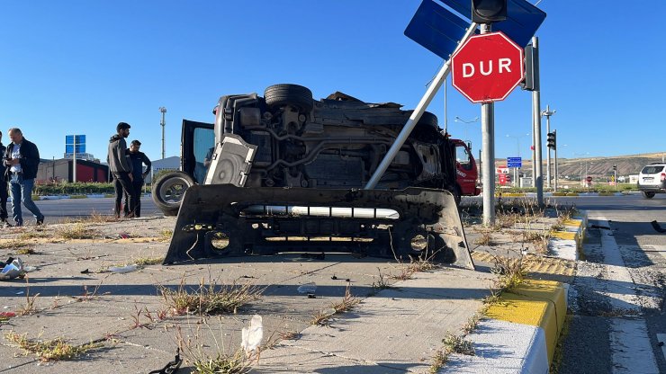 Cip ile otomobil çarpıştı: 1 ölü, 2 yaralı