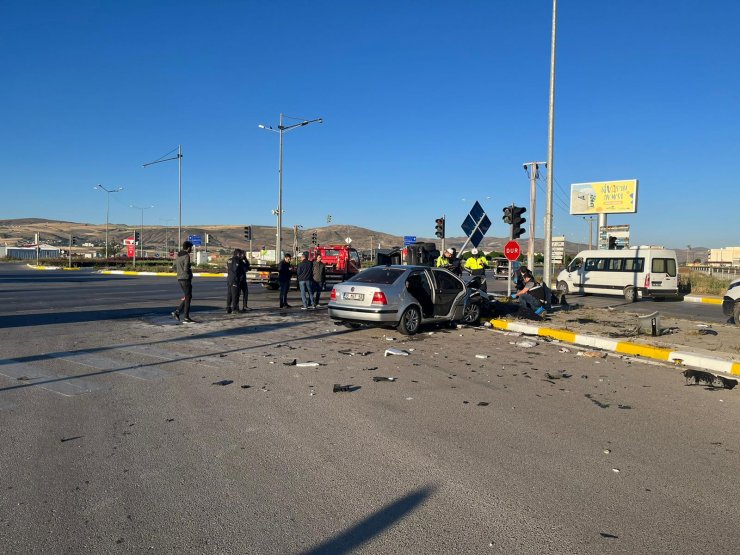 Cip ile otomobil çarpıştı: 1 ölü, 2 yaralı