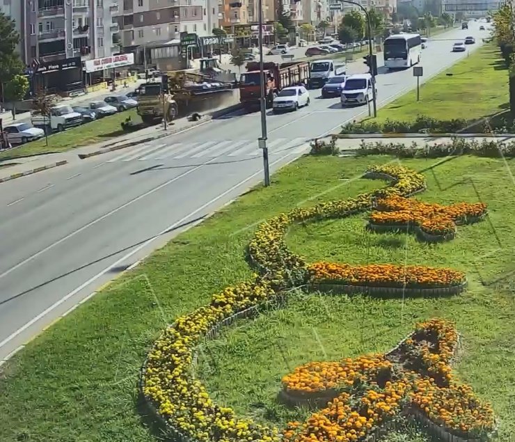 Freni boşalan vinçin çarptığı anne ve kızı toprağa verildi