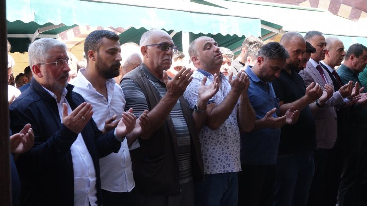 Freni boşalan vinçin çarptığı anne ve kızı toprağa verildi