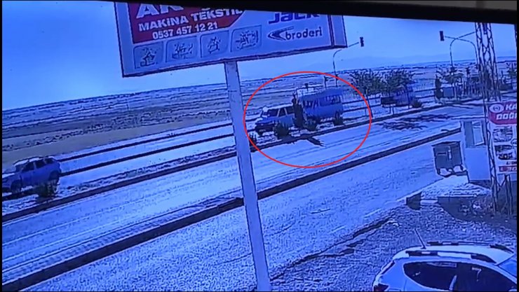 Hasarlı kazaya karışan minibüse, işçilerin taşındığı minibüs çarptı: 7 yaralı