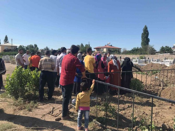 Hayvanları çalmaya gelen hırsızlar tarafından öldürüldü