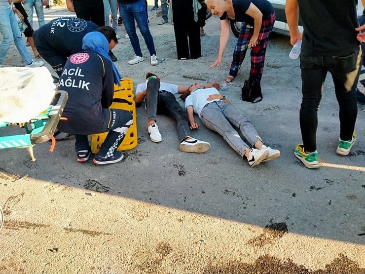 İki otomobilin çarpıştığı kaza kamerada; 4 yaralı