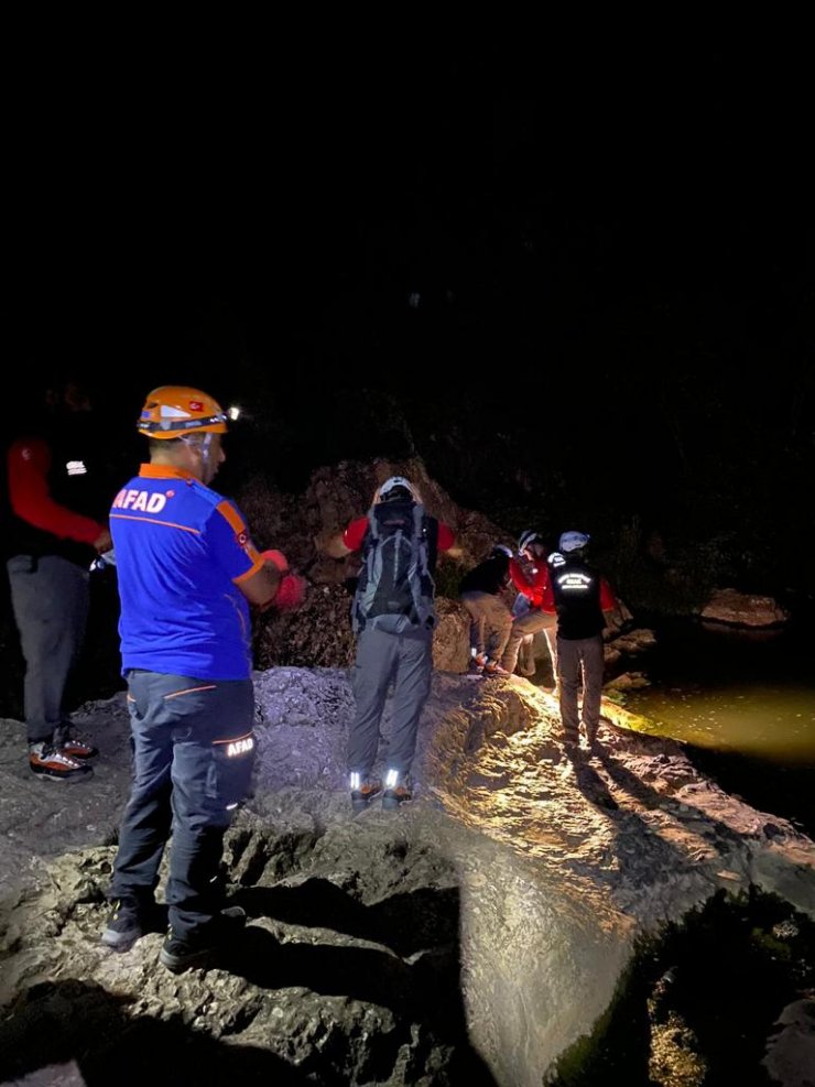 Kanyonda kaybolan İtalyan kadın 4 saatte bulundu