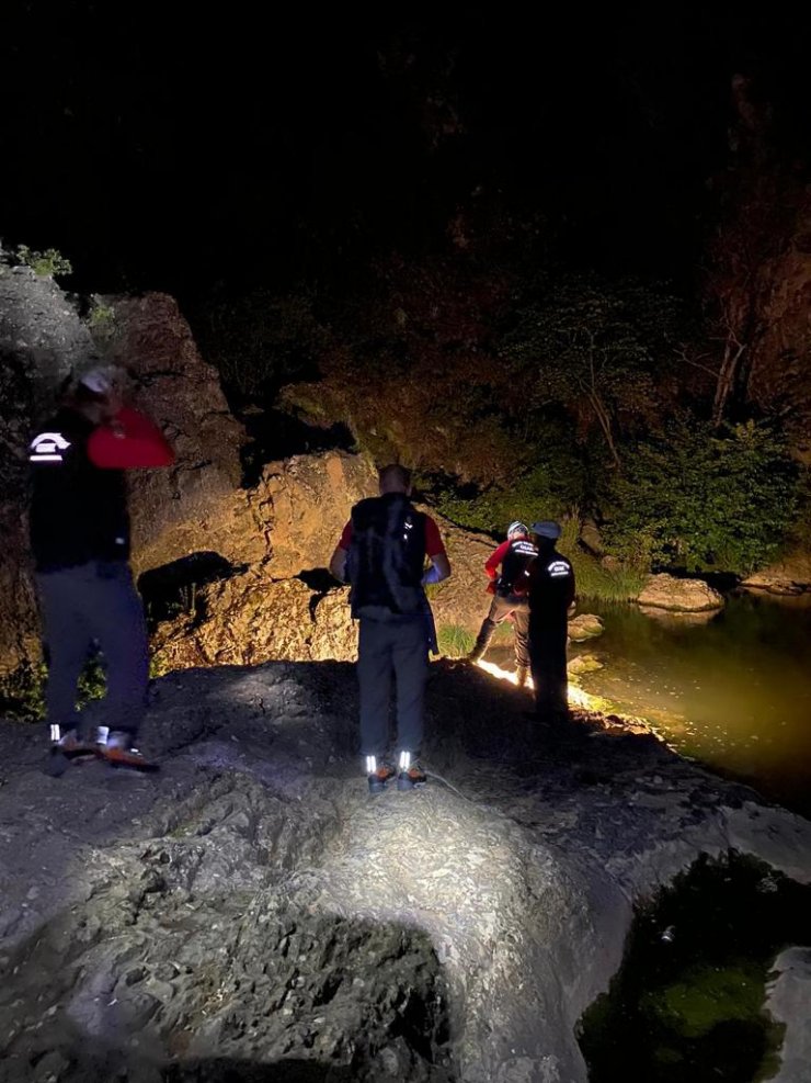 Kanyonda kaybolan İtalyan kadın 4 saatte bulundu