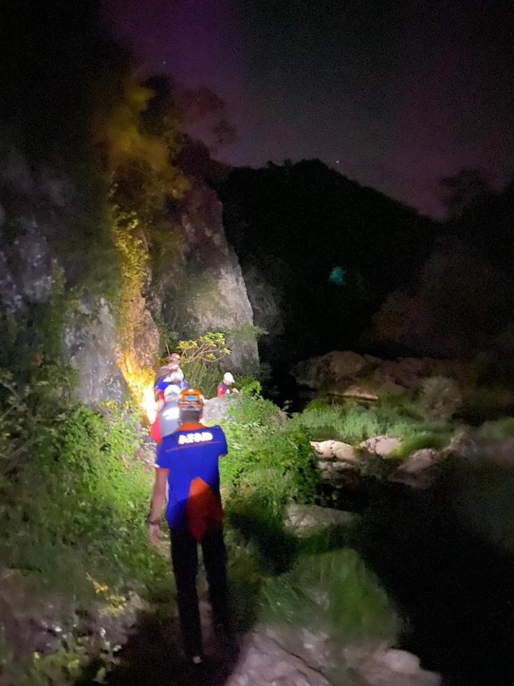 Kanyonda kaybolan İtalyan kadın 4 saatte bulundu