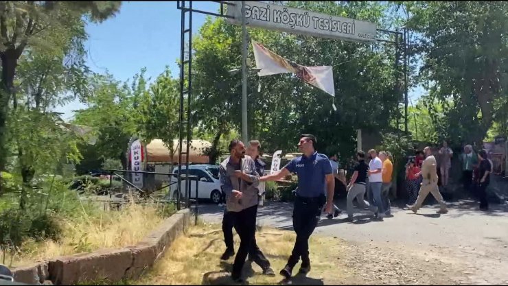 Komşu kafe çalışanları arasında taşlı, sopalı, silahlı kavga: 6 yaralı, 10 gözaltı