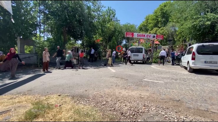 Komşu kafe çalışanları arasında taşlı, sopalı, silahlı kavga: 6 yaralı, 10 gözaltı