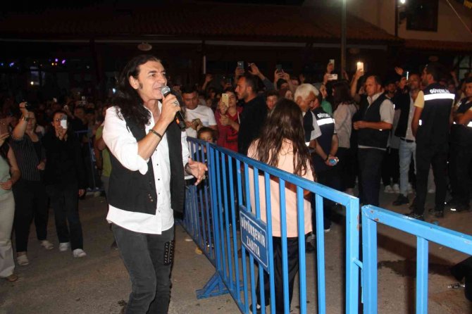 Konya'da konser veren Murat Kekilli’den “rahmetli Bülent Ersoy” gafı