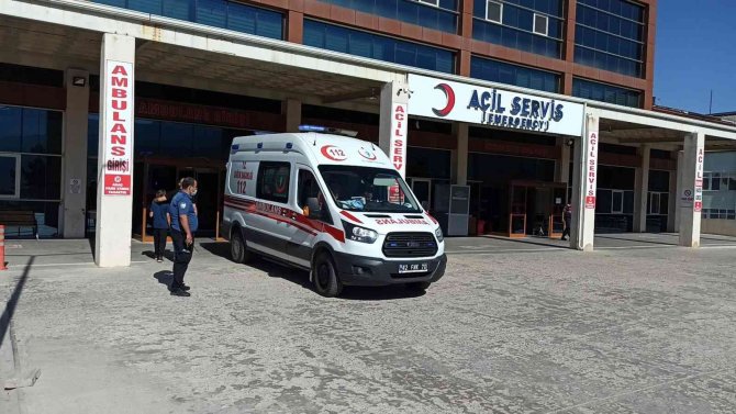 Konya'da saman balyası yüklü kamyondan tele takılıp düştü