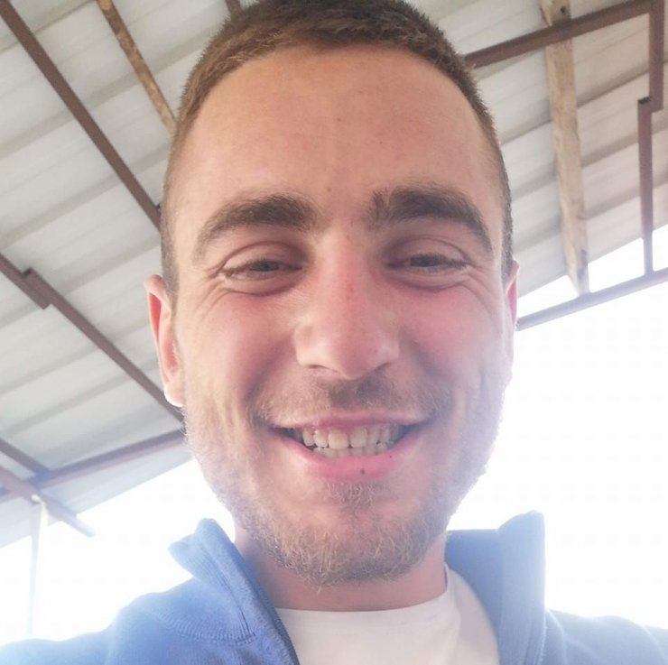 Motosikletten düşen 22 yaşındaki genç, otomobilin çarpmasıyla öldü