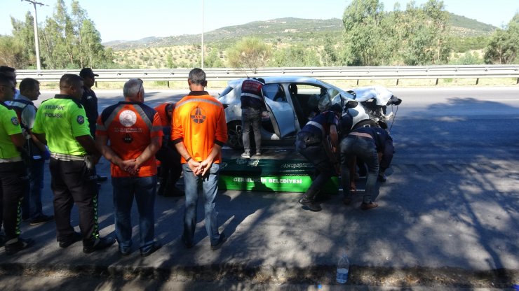 Otomobil TIR'a arkadan çarptı: 1 ölü, 2 yaralı