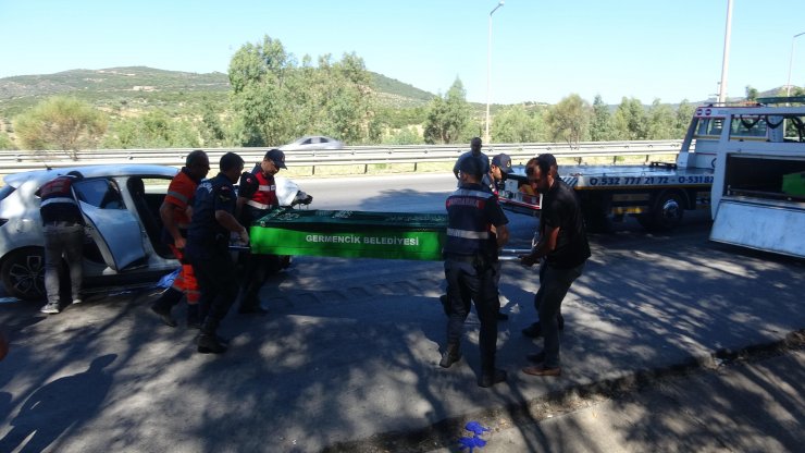 Otomobil TIR'a arkadan çarptı: 1 ölü, 2 yaralı