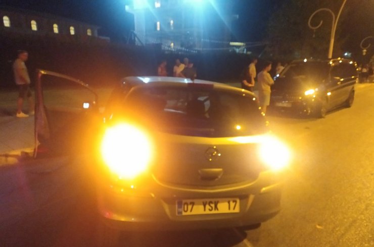 Otomobille çarpışan motosikletin sürücüsü ile yanındaki arkadaşı öldü