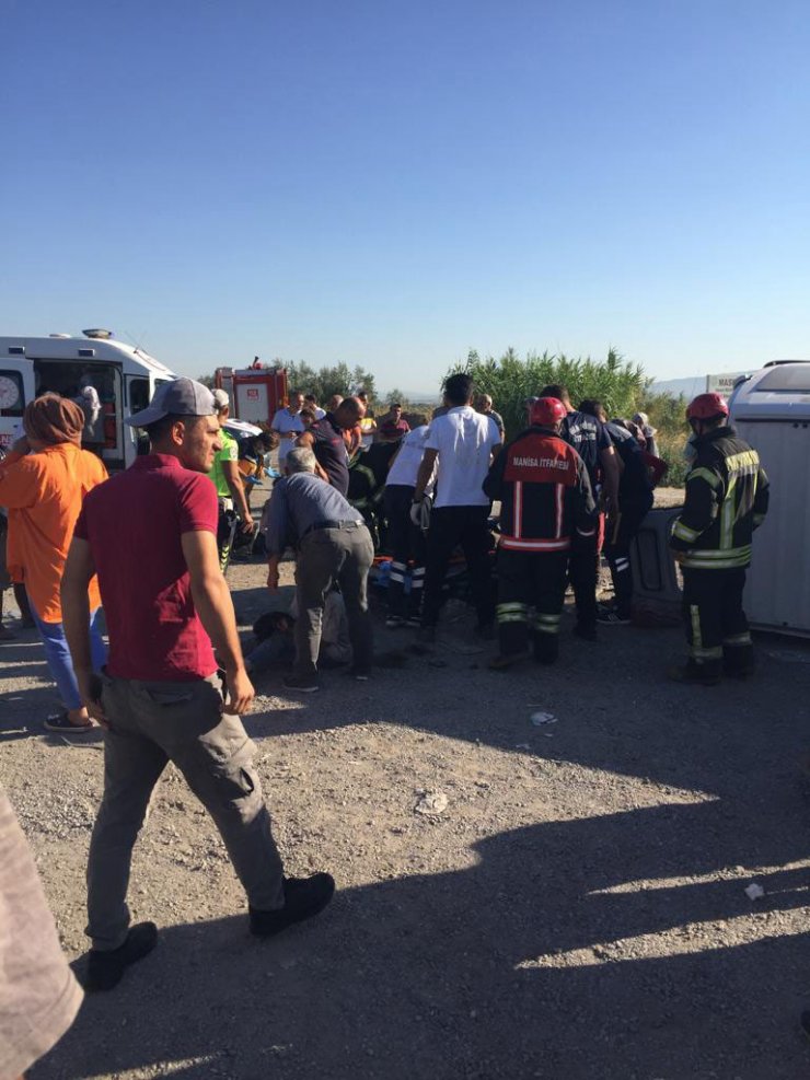 Tarım işçilerini taşıyan minibüs devrildi: 1'i ağır, 21 yaralı