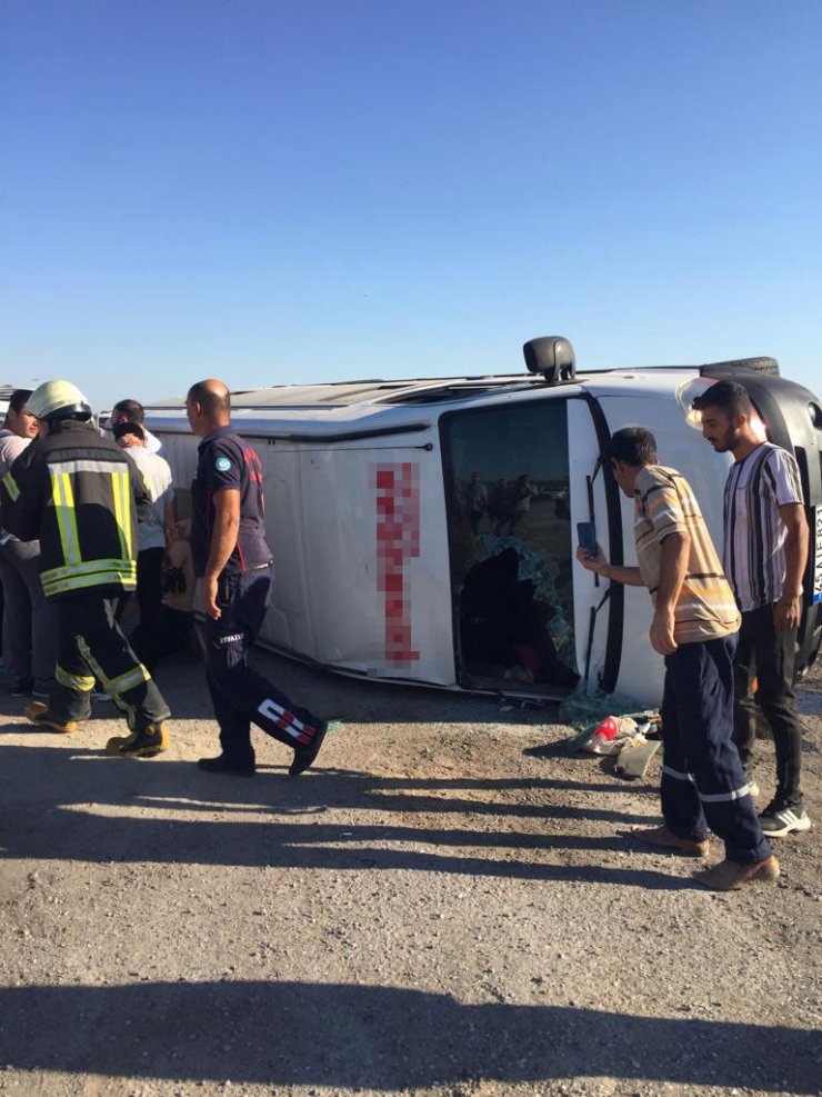 Tarım işçilerini taşıyan minibüs devrildi: 1'i ağır, 21 yaralı
