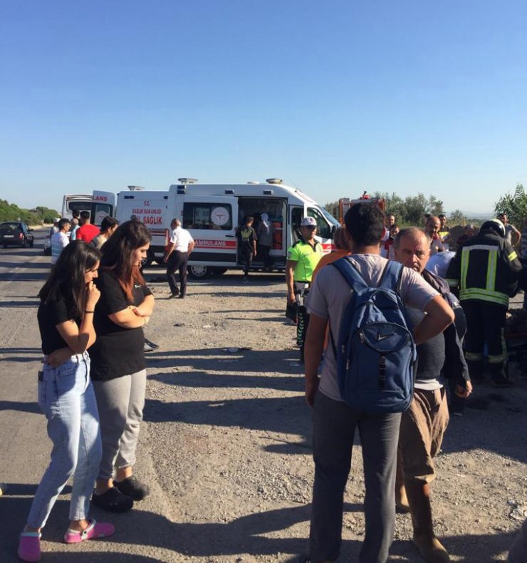 Tarım işçilerini taşıyan minibüs devrildi: 1'i ağır, 21 yaralı
