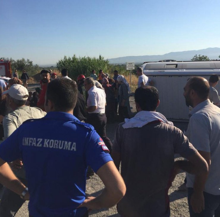 Tarım işçilerini taşıyan minibüs devrildi: 1'i ağır, 21 yaralı