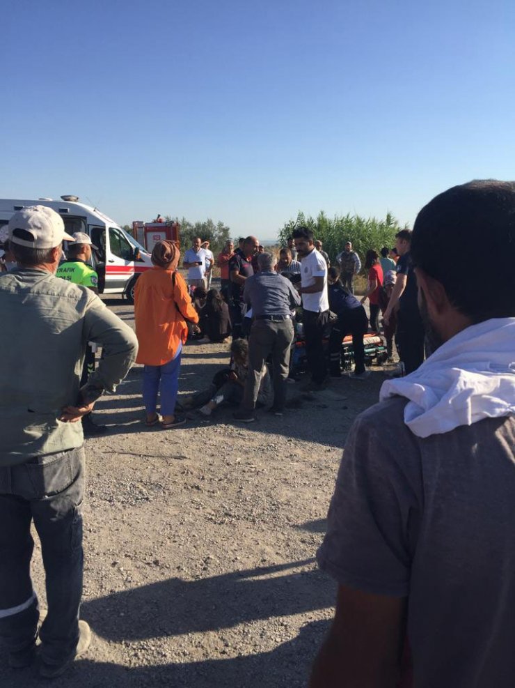 Tarım işçilerini taşıyan minibüs devrildi: 1'i ağır, 21 yaralı