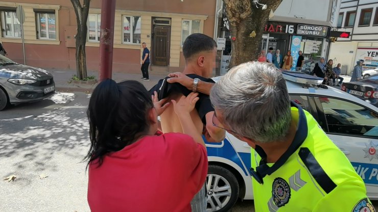 Trafikte tartıştığı 16 yaşındaki engelli genci darbetti