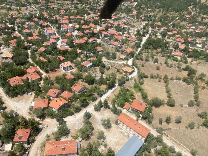 Yaşlı kadını arama çalışmalarına skorsky tipi helikopter de dâhil oldu