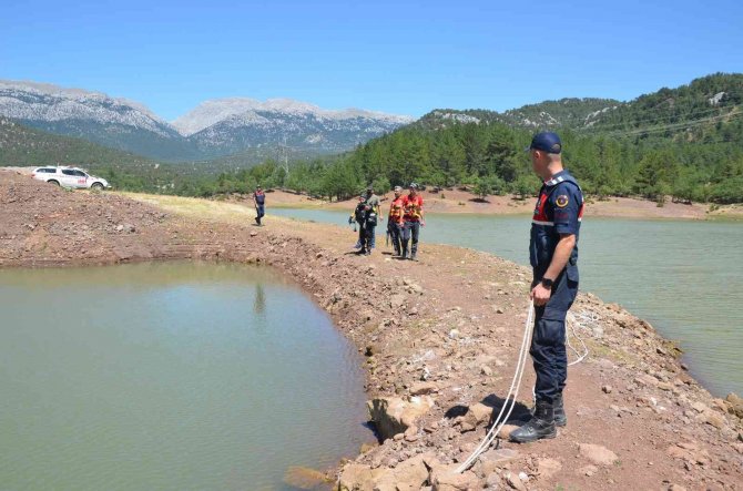 Yaşlı kadını arama çalışmalarına skorsky tipi helikopter de dâhil oldu