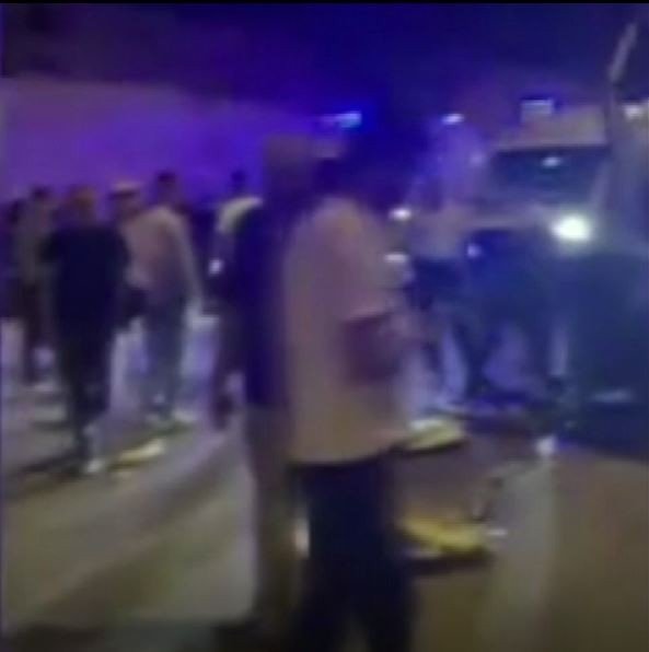 Yolcu otobüsü tıra arkadan çarptı: Muavin öldü, 11 yolcu yaralı