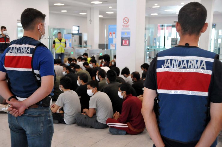 2 günde 592 Afgan göçmen sınır dışı edildi