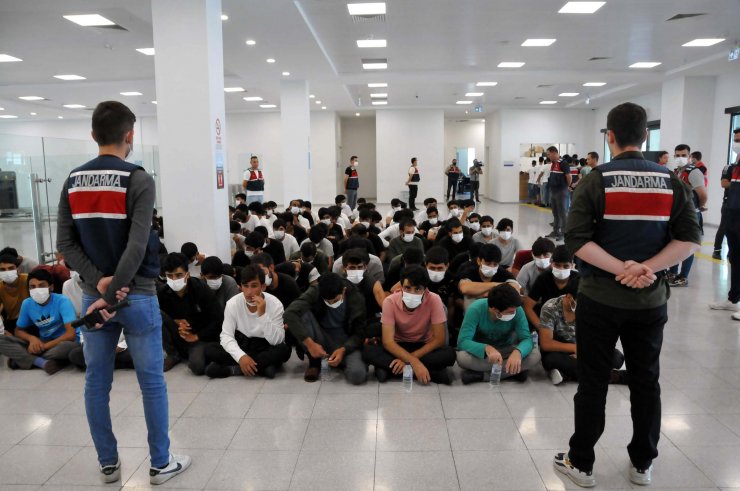 2 günde 592 Afgan göçmen sınır dışı edildi