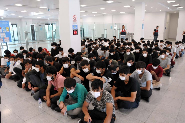 2 günde 592 Afgan göçmen sınır dışı edildi